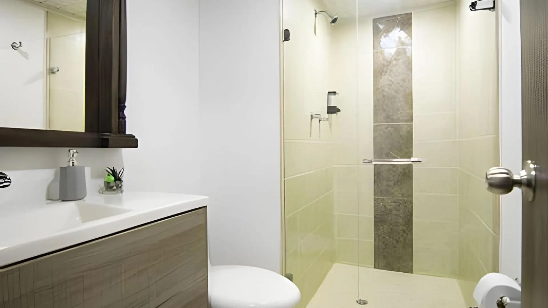 Laureles Amplio Fresco Acogedor 8 Personas Apartment Medellin Colombia